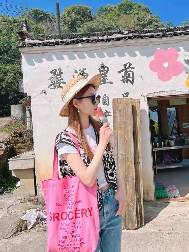 Popular color hook hollow horse clip vest female 2024 spring and summer new Korean version is thin versatile single -off vest top