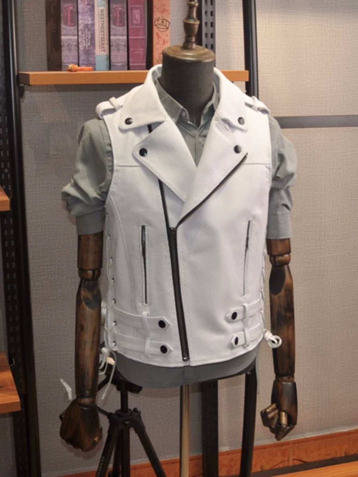 Men's Harley locomotive vest leather slim personalized lapel leather vest youth head layer cowhide Korean version of the shoulder tide