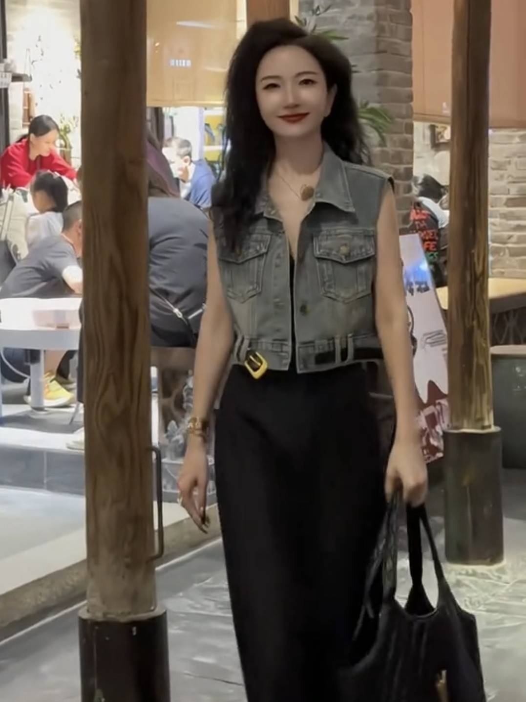 The new retro design of European goods shows thin denim vest women 2024 spring and summer versatile thin sleeveless wearing top