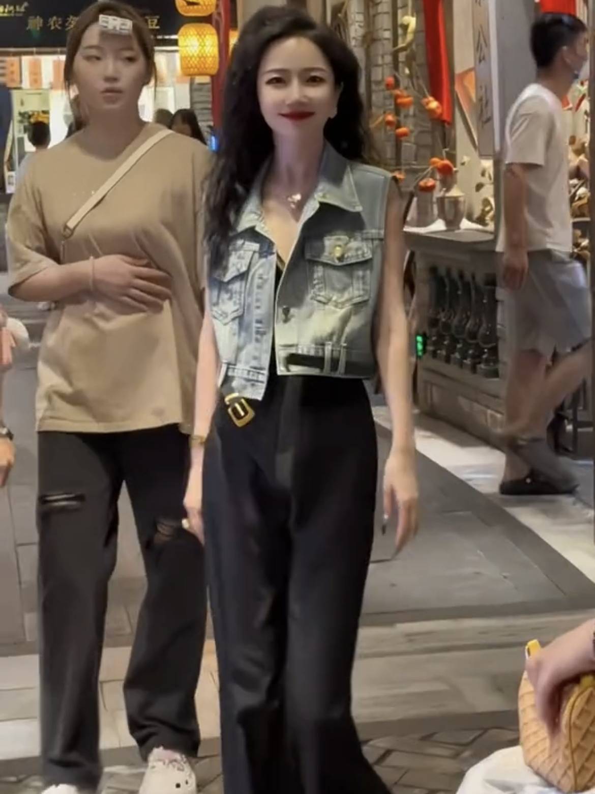 The new retro design of European goods shows thin denim vest women 2024 spring and summer versatile thin sleeveless wearing top