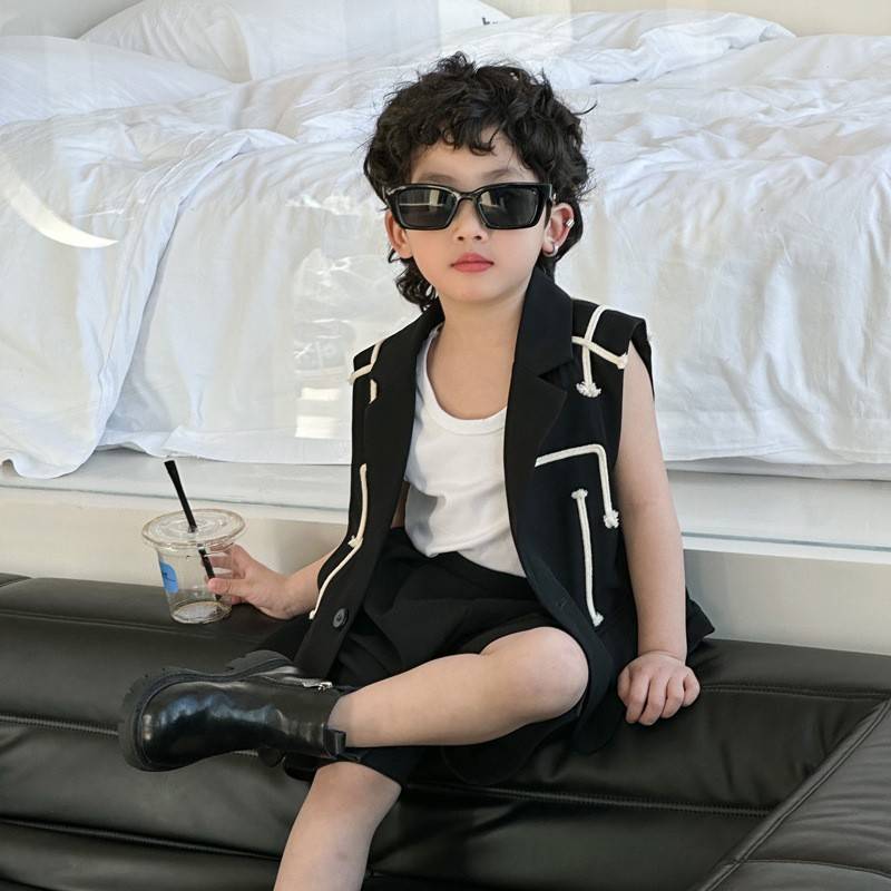 Boys' small suit vest set summer boy Korean version of the handsome casual black dress show showing the tide