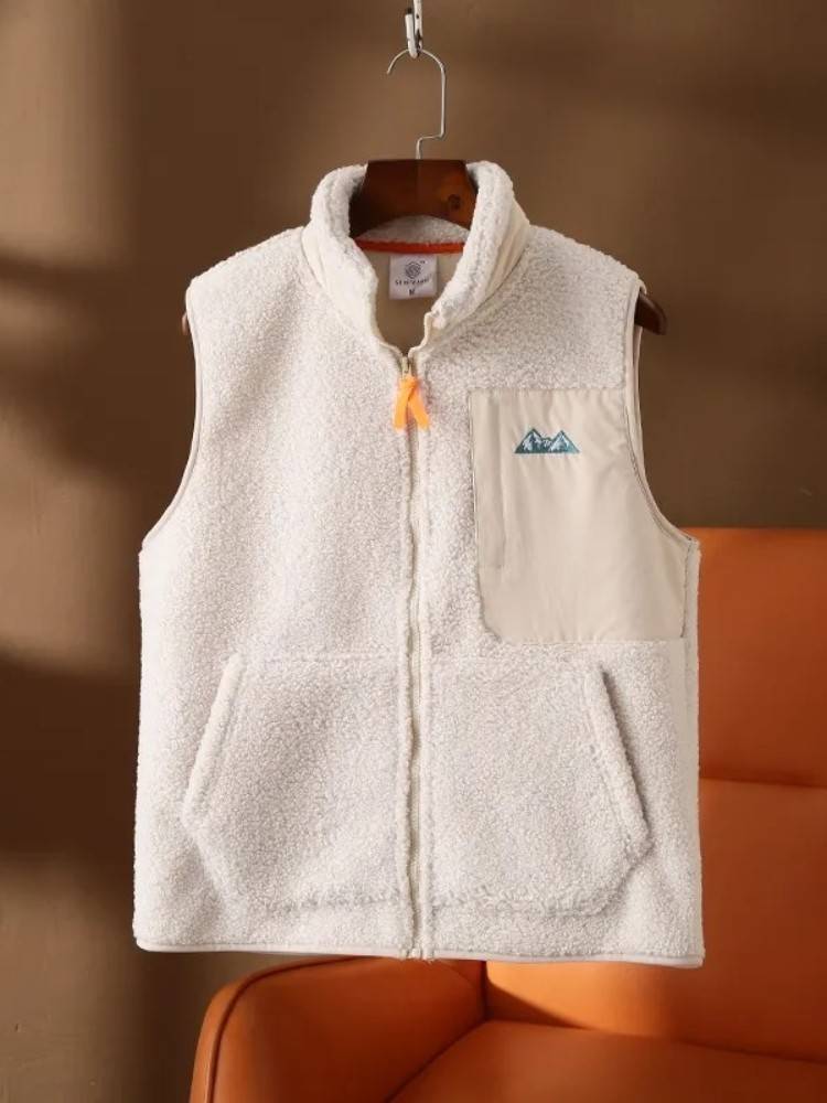 Exit outside the exit, a daily branch line couple vest, velvet warming vest outdoor sports stands down the shoulder and shoulder