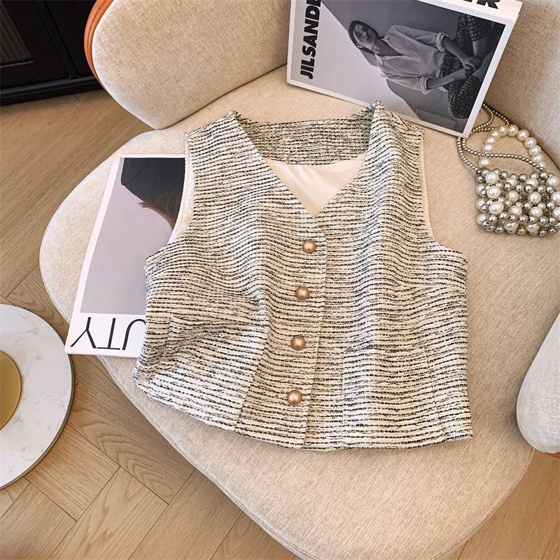 High-end little fragrance vest girl wearing 2024 new shoulder coats outside the summer