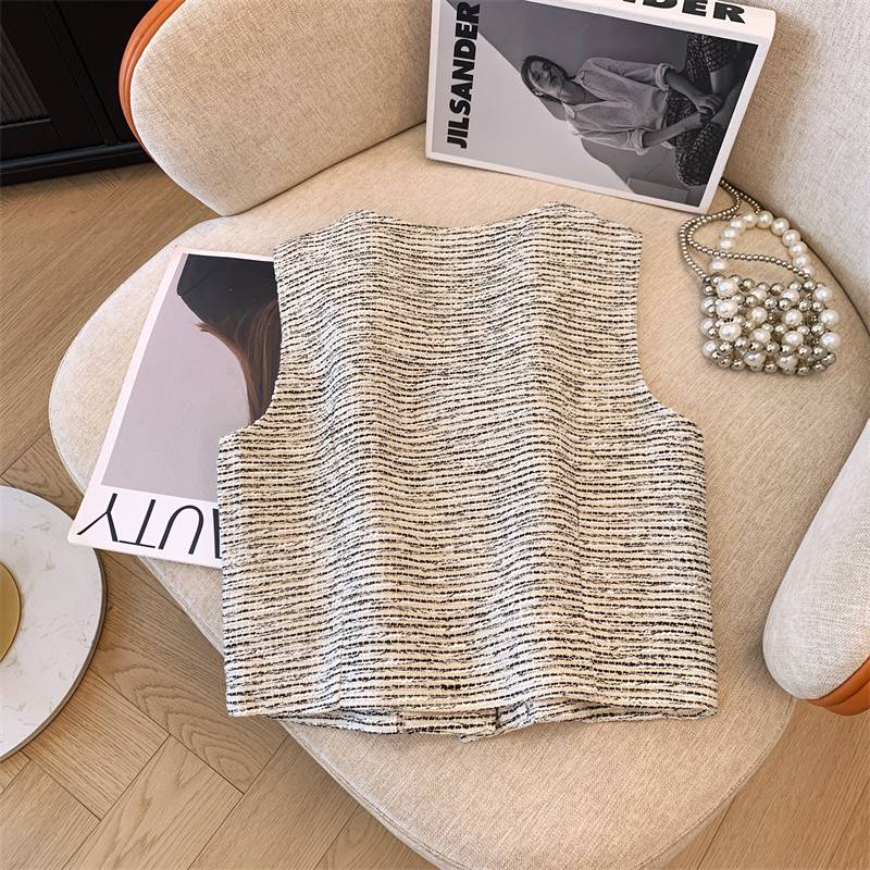 High-end little fragrance vest girl wearing 2024 new shoulder coats outside the summer