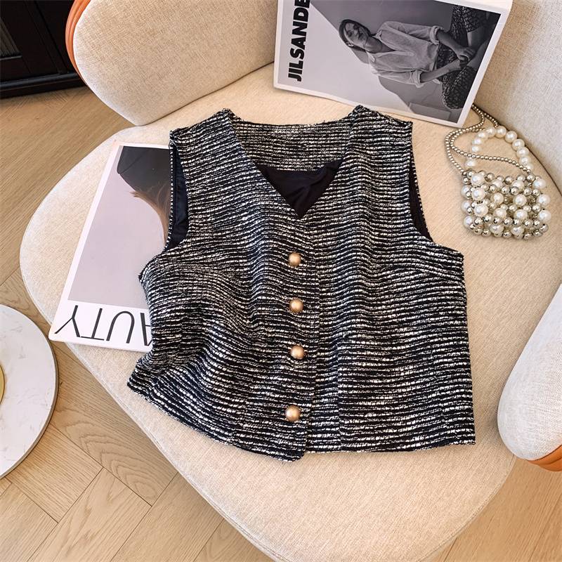 High-end little fragrance vest girl wearing 2024 new shoulder coats outside the summer