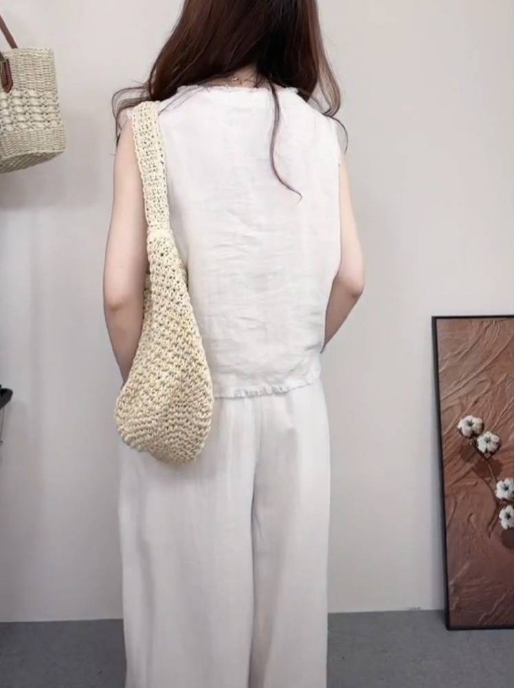 Korean hair-cracking vest-less vests + two pairs of thongs with high waist and broad legs