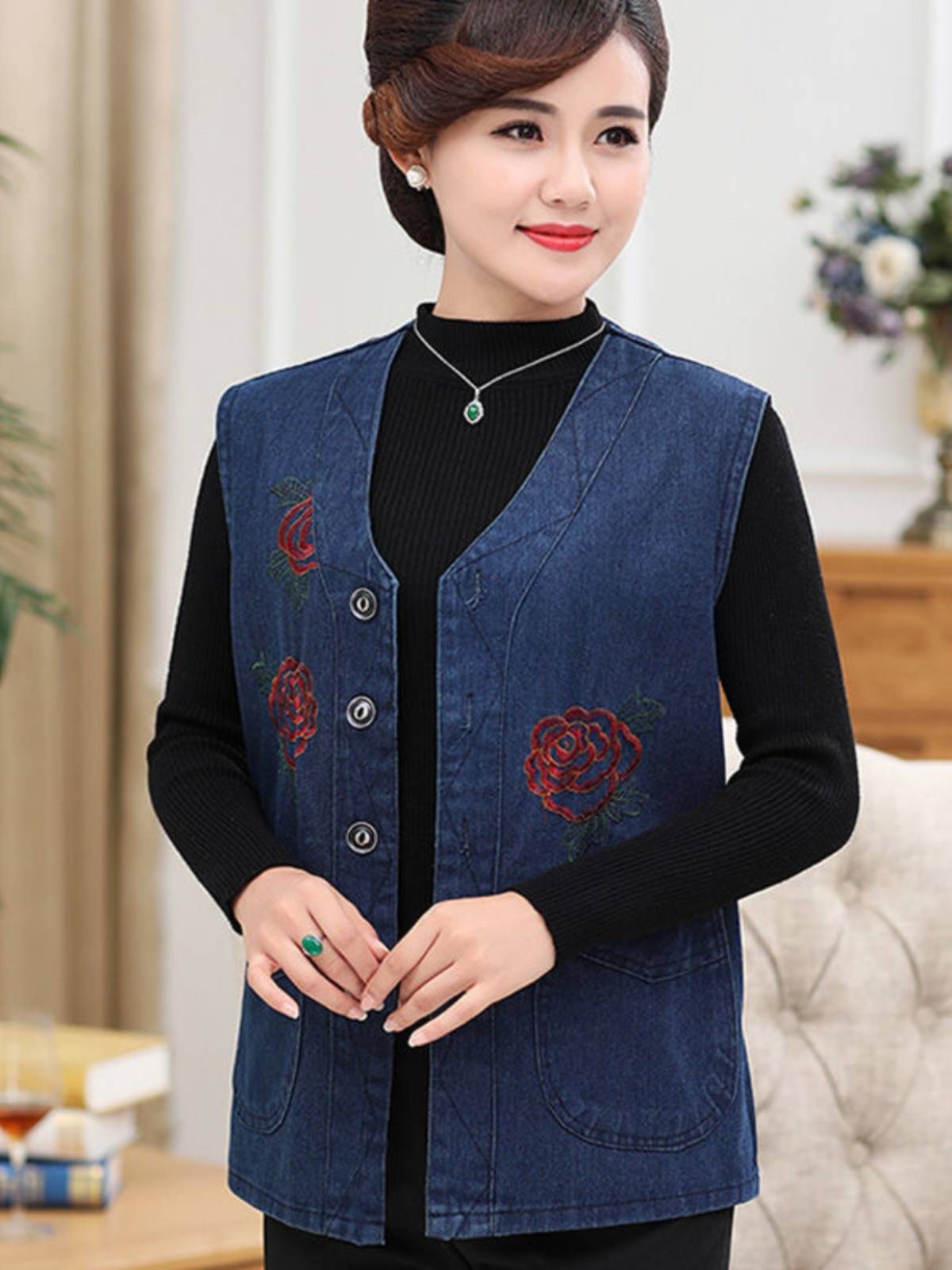 Middle -aged and elderly ladies wore a mother's spring jacket short cotton denim vest vest vest, shoulder shirt autumn
