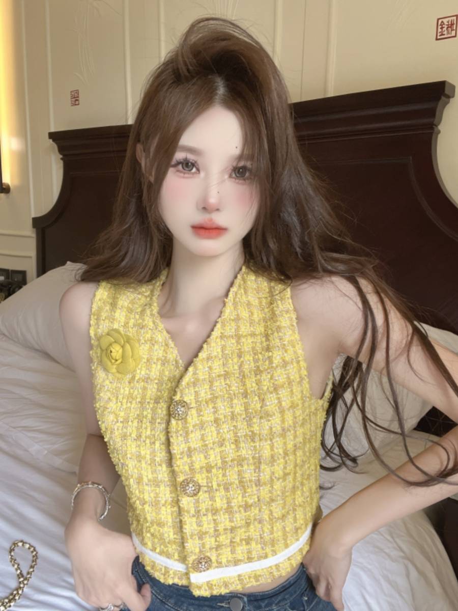 Sweet and spicy, niche short small incense vest vest women's summer new out -of -design style single -breasted top