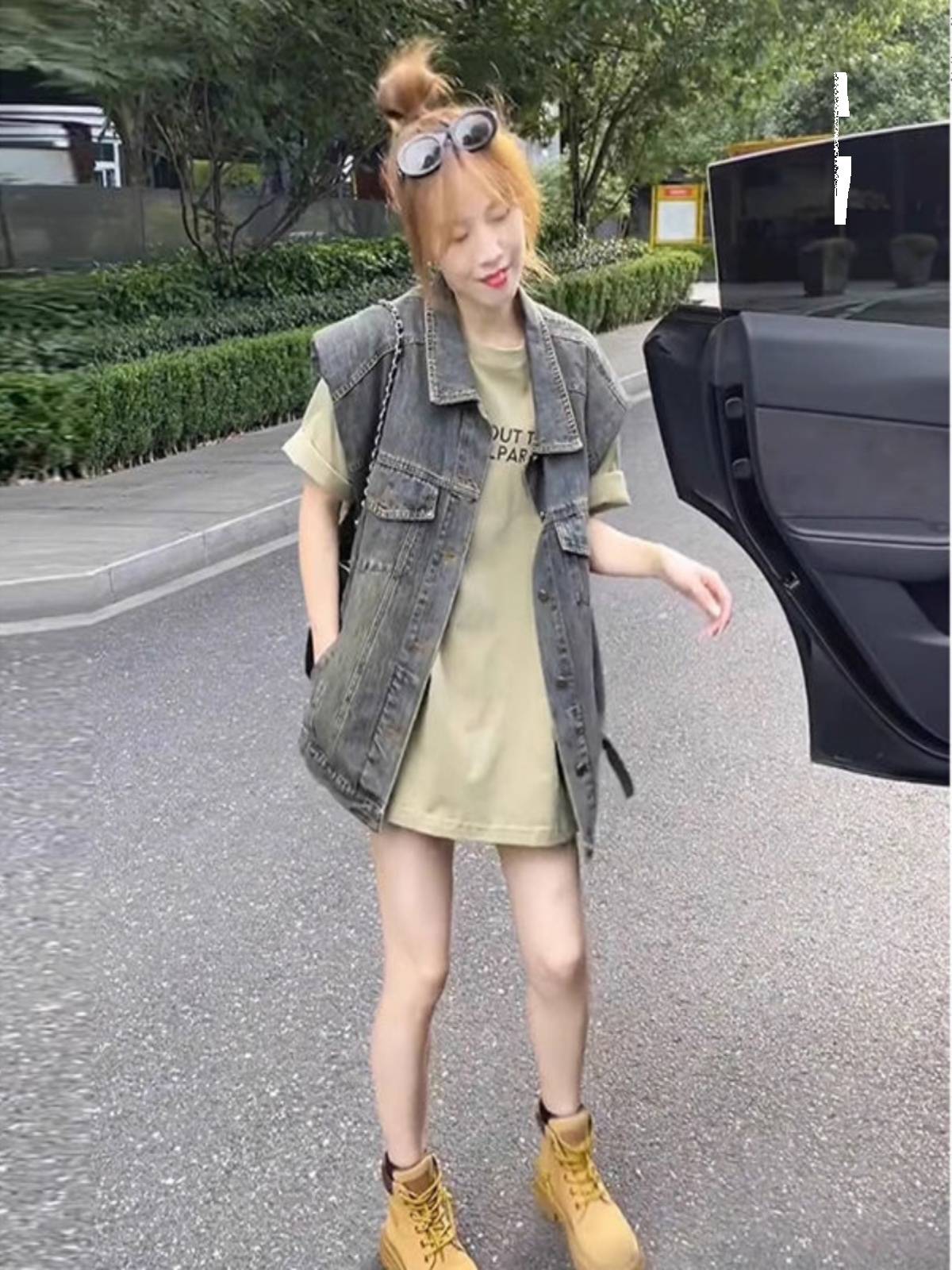 American retro old denim vest vest female thin version 2024 early autumn new out -of -the -shoulder top outer jacket