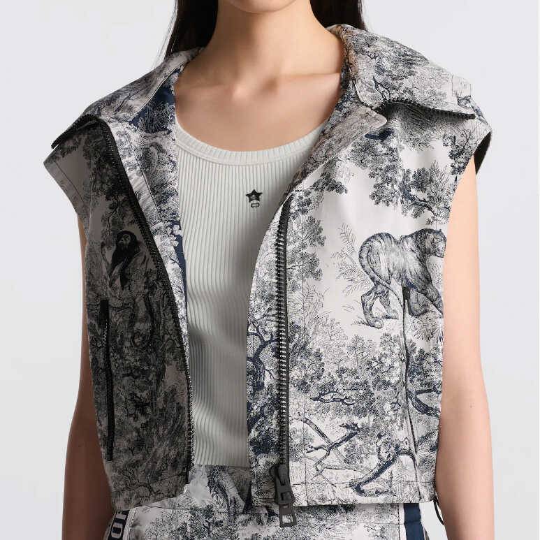 The Dro family's new retrospect jungle animals put on a shabby dress dress for a woman
