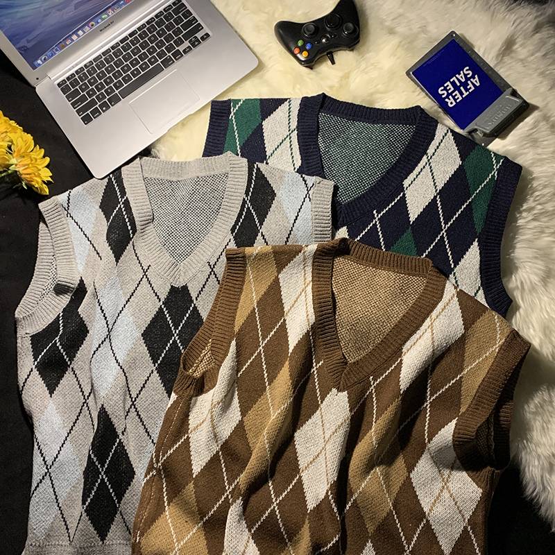 2024 spring and autumn diamond -shaped grid -shoulder knit vest men and women loose kravis retro wearing sleeveless sweater vest