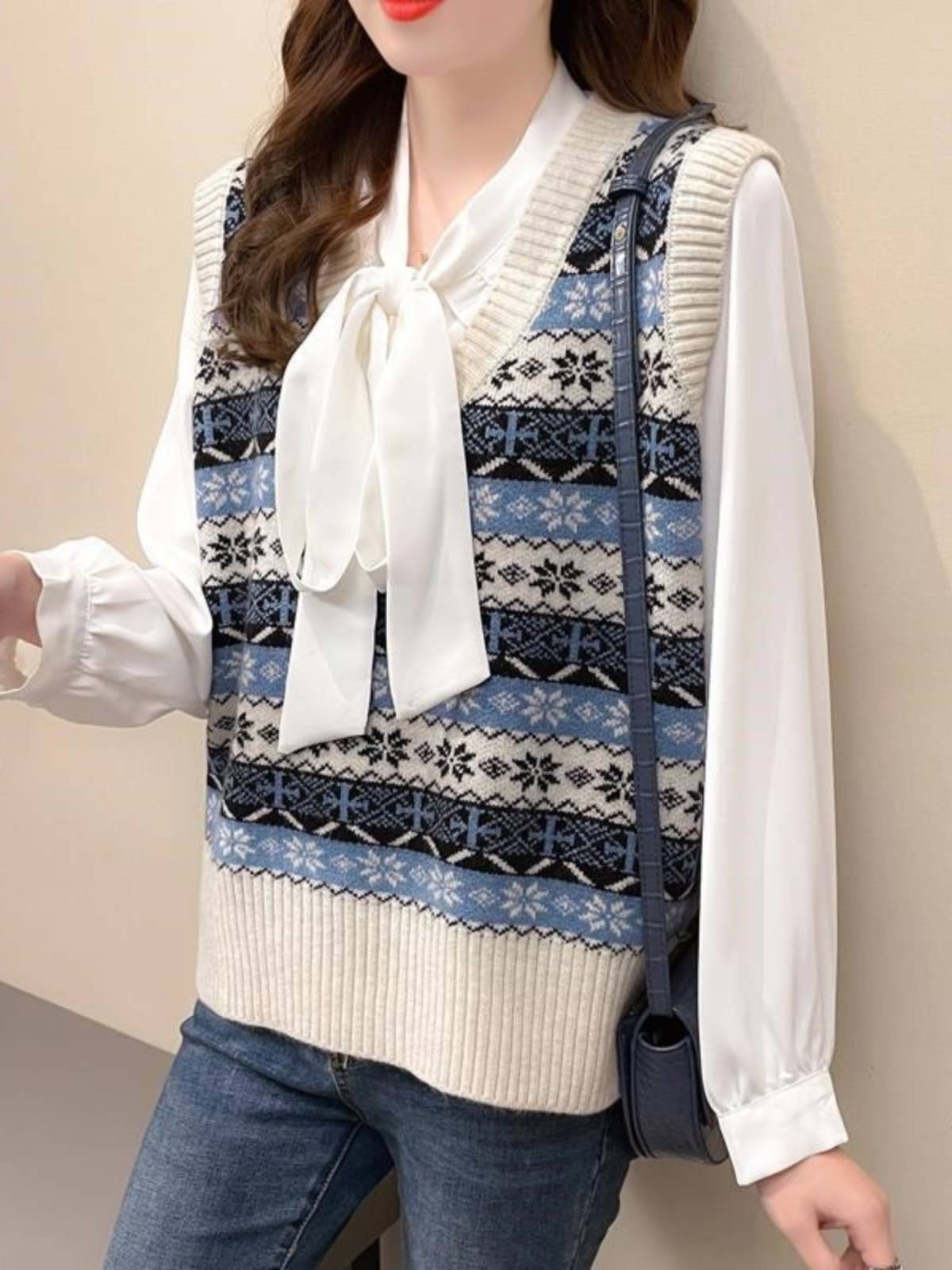 Retro Hong Kong flavor sweater vest female 2023 new foreign kravis V -neck knit vest spring and autumn wearing tops