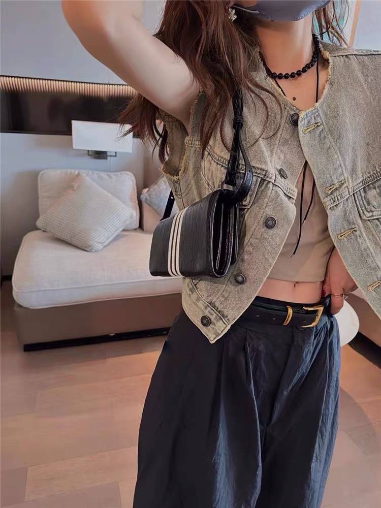 Small retro denim vest short jacket female spring and summer thin horses horses horses without sleeves, stacked on top