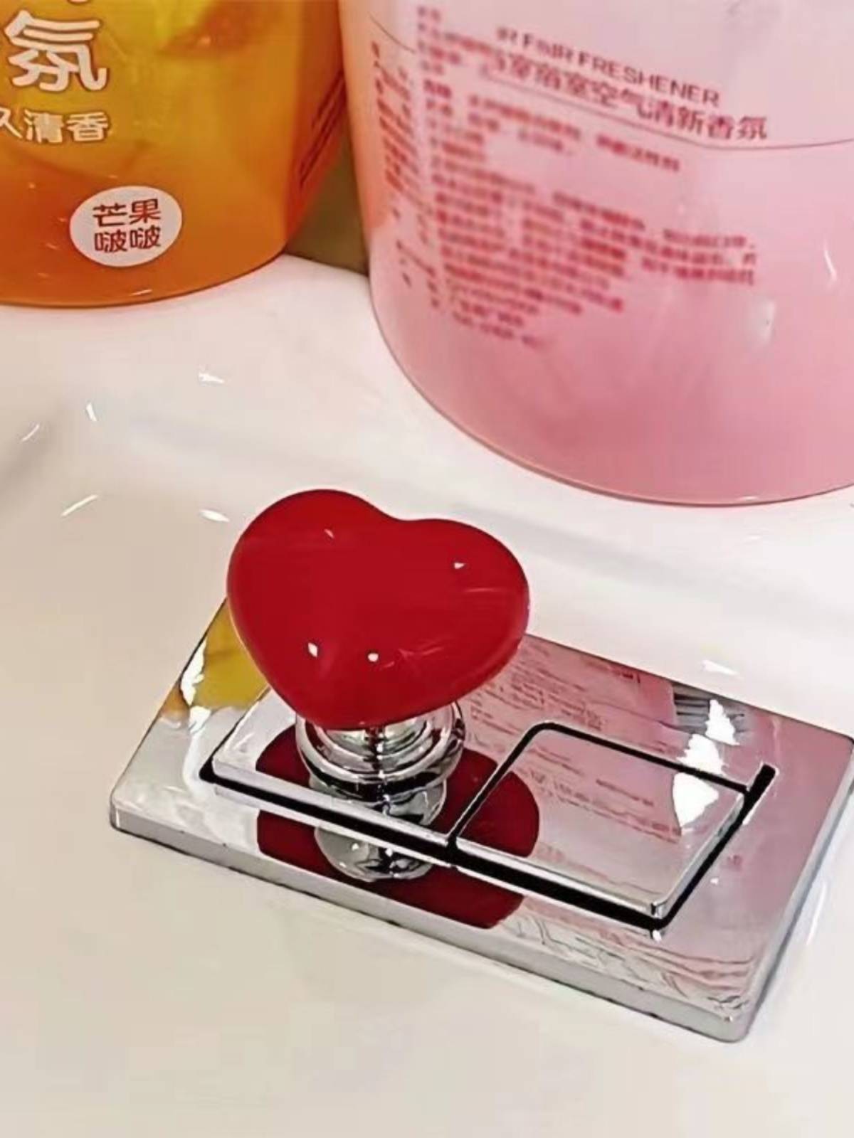 Love toilet button Press the toilet button of the toilet, the artifact of the artifact of the handwater closet drawer, the cabinet heart button