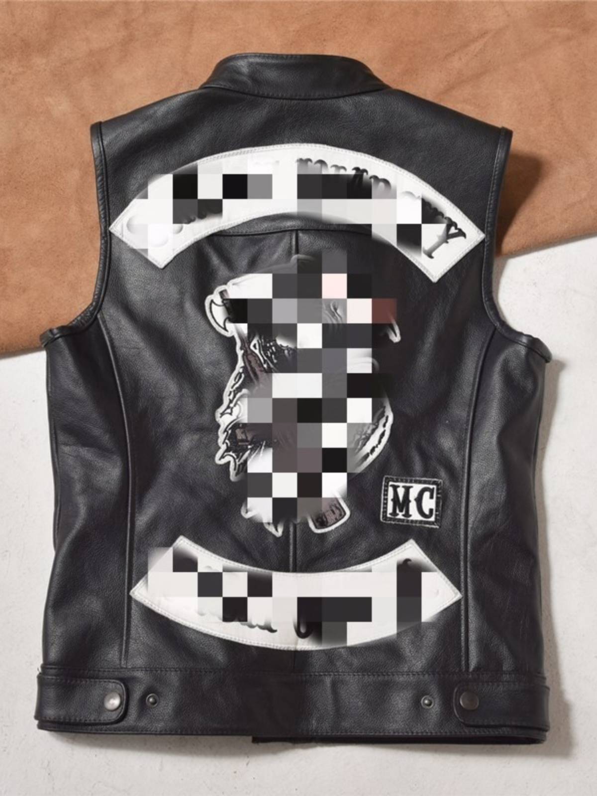 The son of the chaotic son Harley head layer, the cowhide motorcycle riding service locomotive, the rock standing the zipper vest