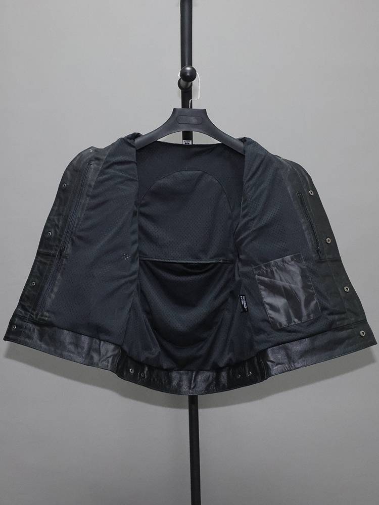 The chaotic son, the first layer of the cow leshes, the men's short self -sliming the vest locomotive motorcycle clothing fashion fashion fashion