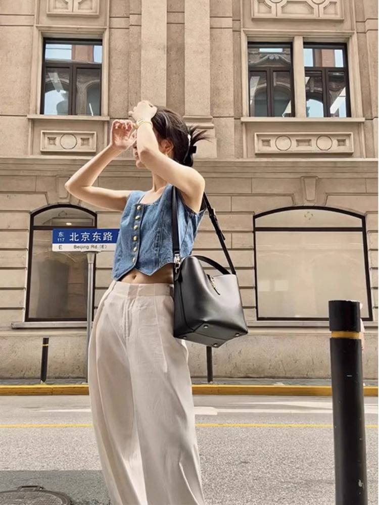 blue-coloured cowboy vest girl with a little fragrance for the summer bonnet suit jacket to put on