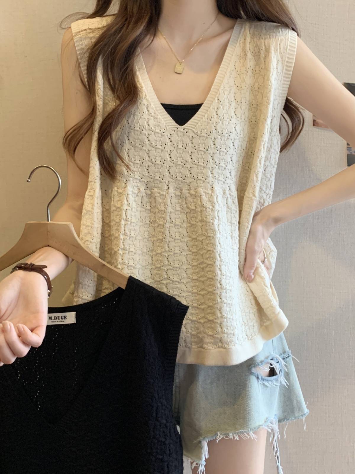 V -neck knitted suspender vest female summer foreign wear design sense niche niche loose loose, thin vest thin top