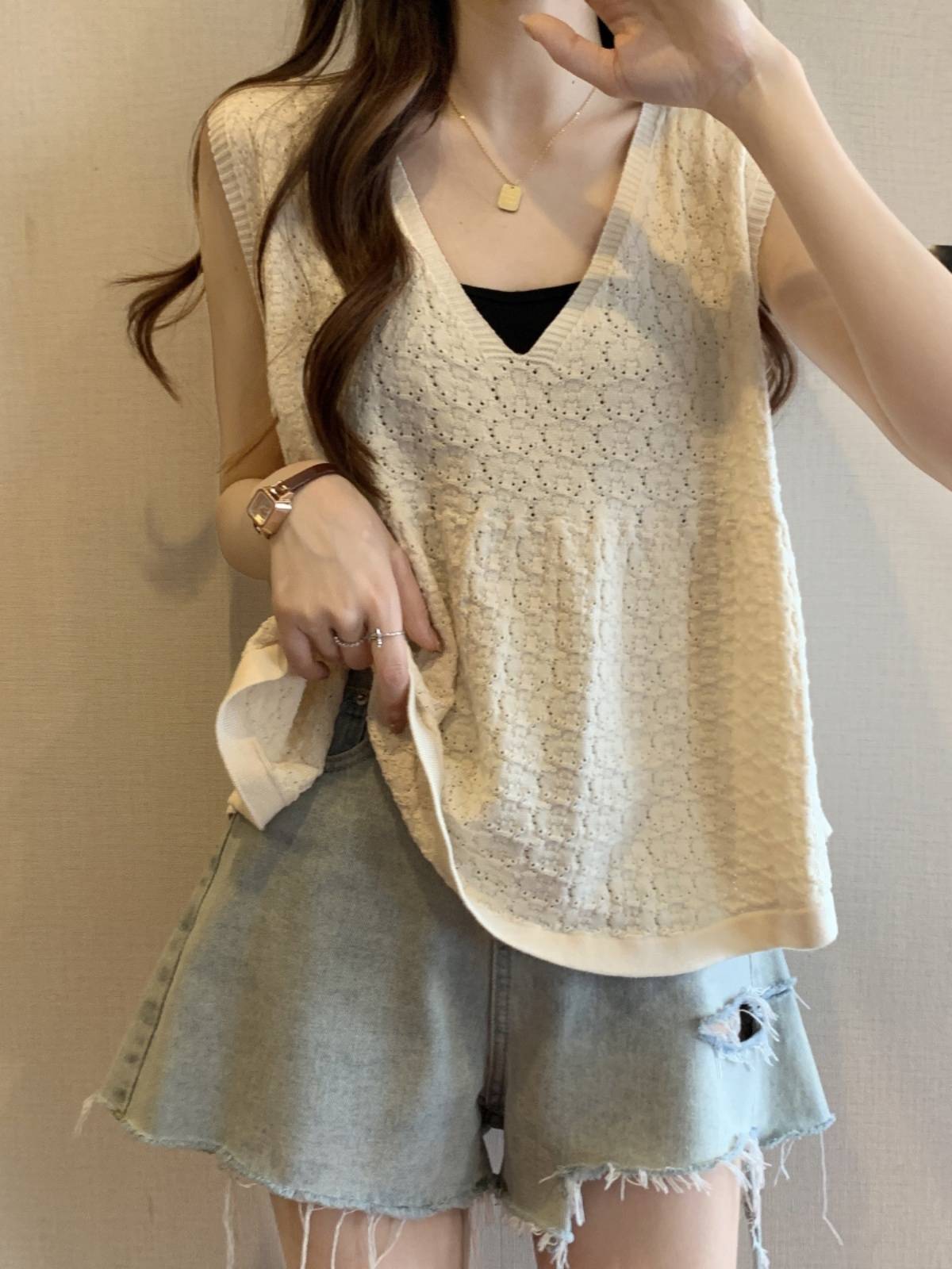 V -neck knitted suspender vest female summer foreign wear design sense niche niche loose loose, thin vest thin top