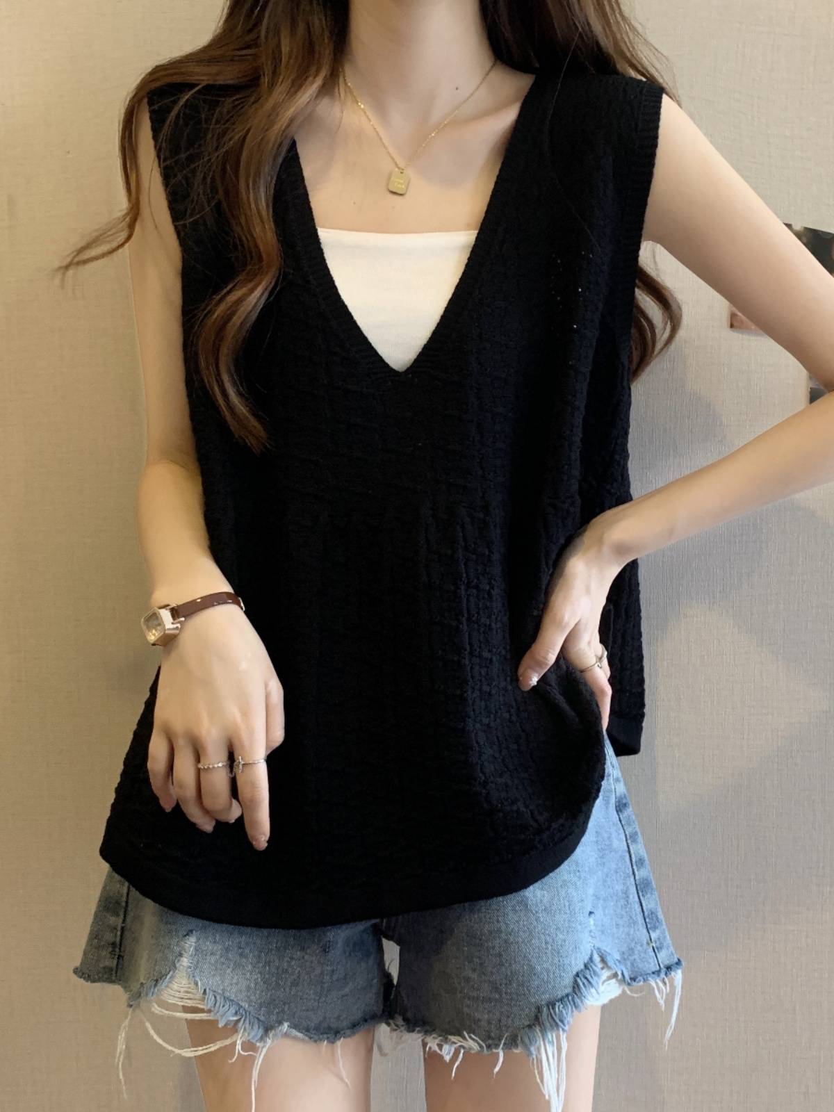 V -neck knitted suspender vest female summer foreign wear design sense niche niche loose loose, thin vest thin top