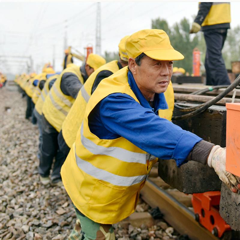 Portable mirrors of the railways for increased fertilizing vests and construction protection and safety suits