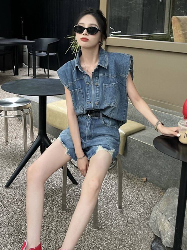 the sunglasses, the 23 new tea in the lounge summer suit, and the chubby, skinny, spicy chec shorts