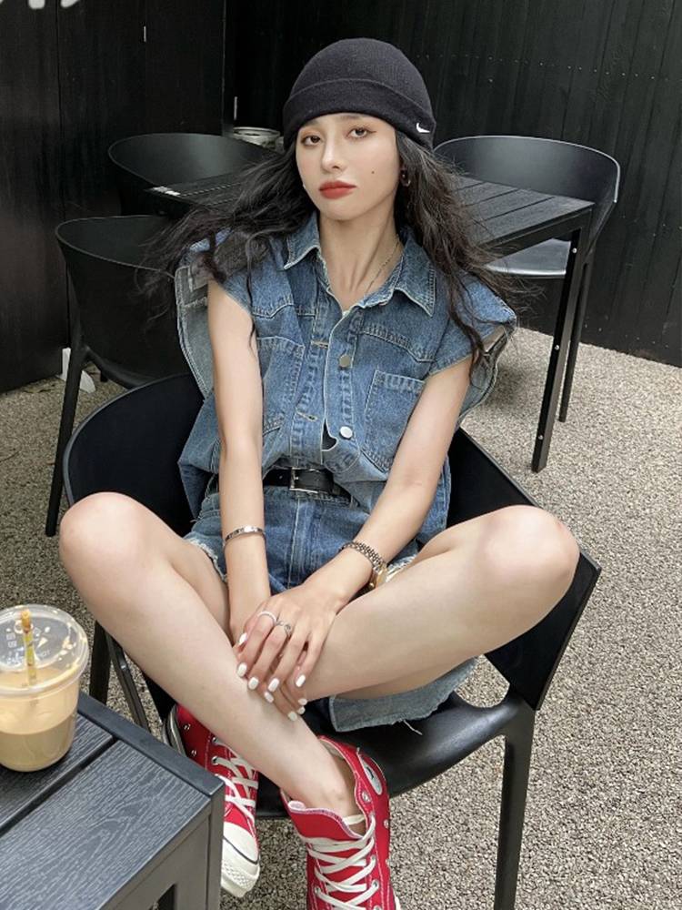 the sunglasses, the 23 new tea in the lounge summer suit, and the chubby, skinny, spicy chec shorts