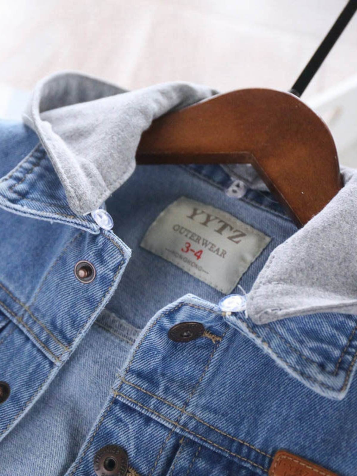 Children's denim vest women's middle children's shoulder top, fashionable spring and autumn, wearing boys autumn clothes, hooded jacket clothes