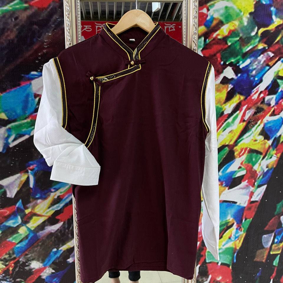 "True-dressed man-skinned horse-clothed man-sleeved man-sleeved man-sleeved twirl"
