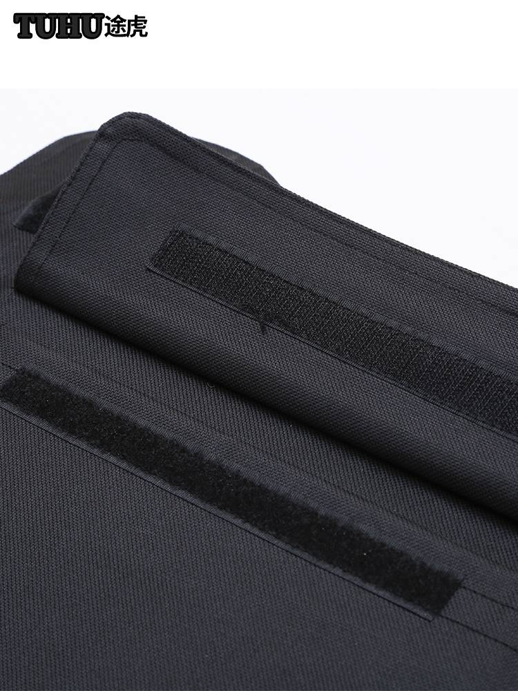 Tread Tiger's sting suit cut off the vests of the T-shirts with a thin air and blast-proof knife