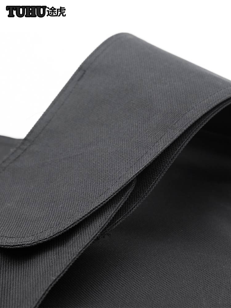 Tread Tiger's sting suit cut off the vests of the T-shirts with a thin air and blast-proof knife
