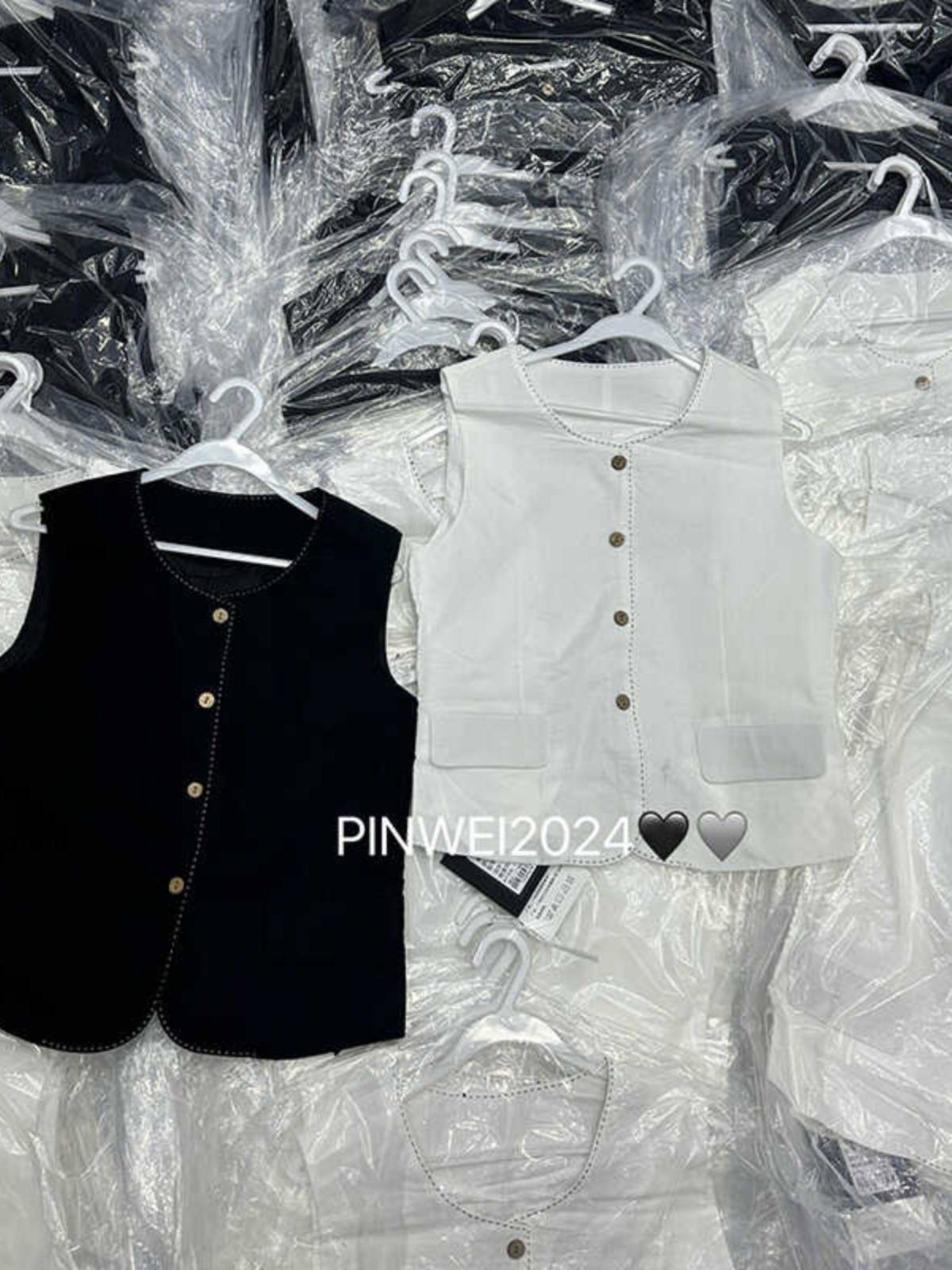 European goods summer new small buttons round neck -necks of sleeveless cardigan Korean vest vest female top girl