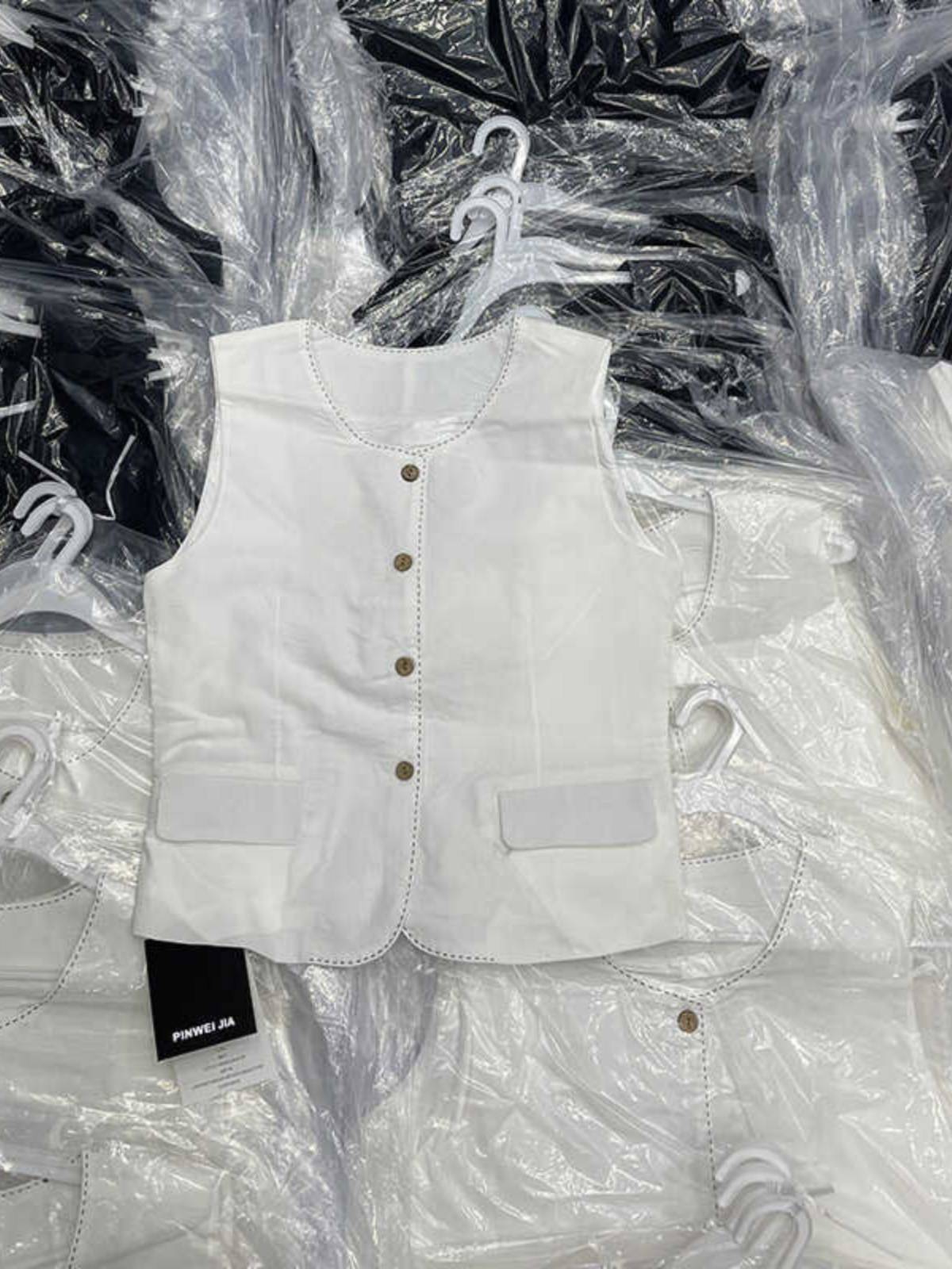 European goods summer new small buttons round neck -necks of sleeveless cardigan Korean vest vest female top girl