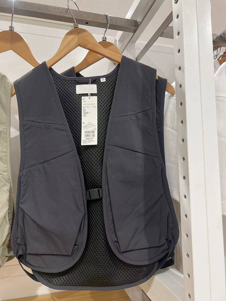 Uniqlo test room 2024 spring and summer new American retro men and women couple dressing short vest vest