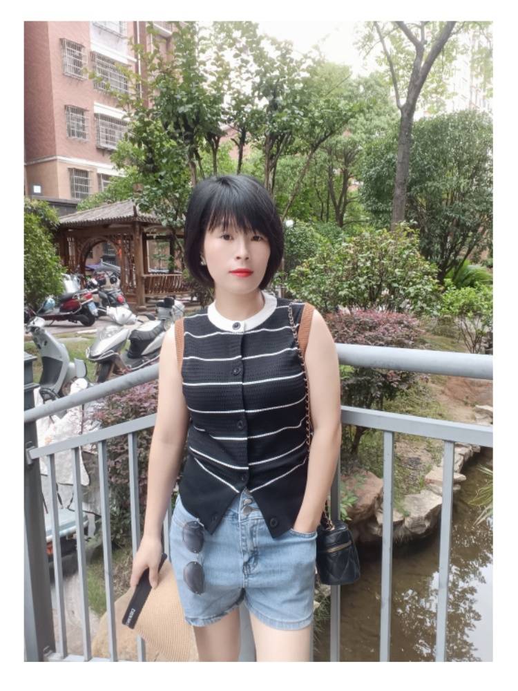 Retro contrasting striped knit vest vest female 2024 summer new French slim wearing cardigan short top