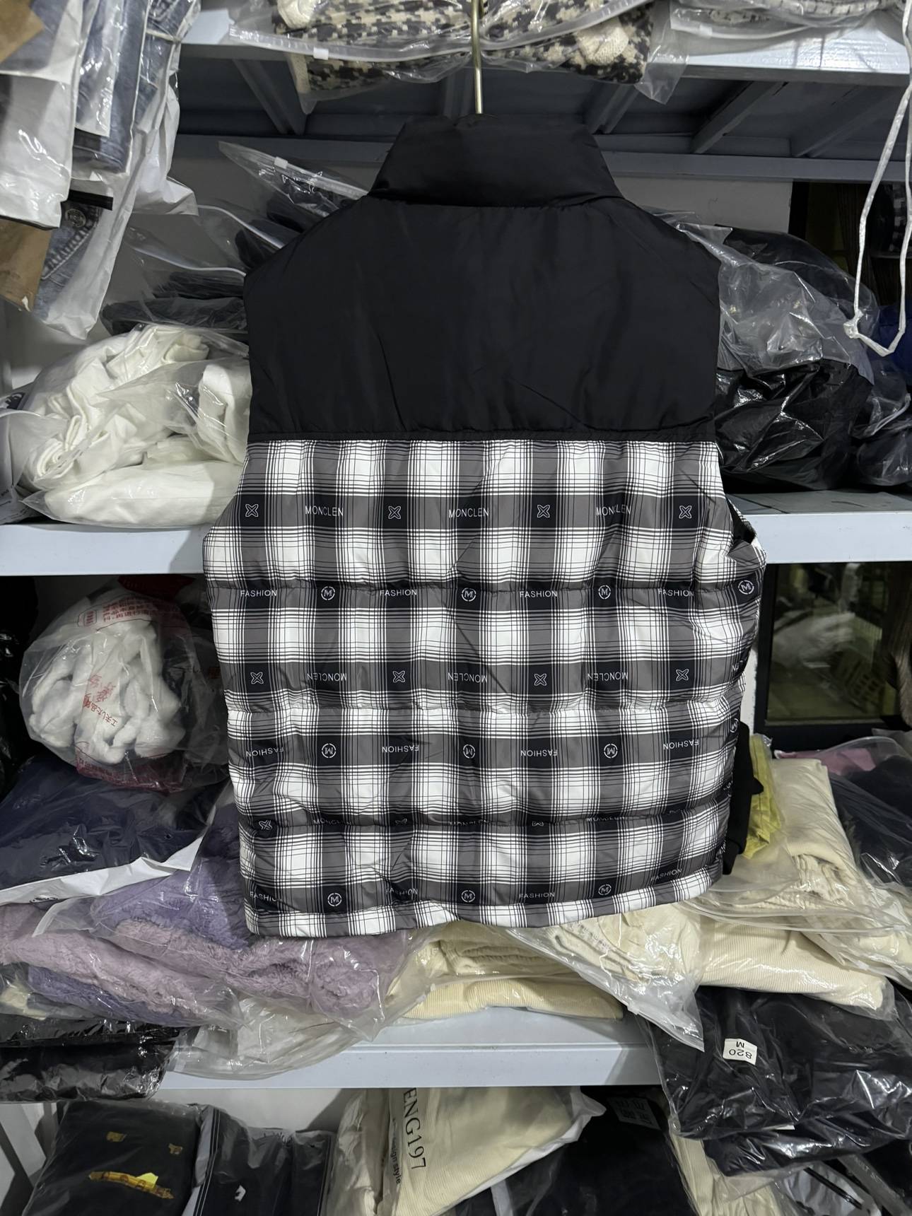 The most good Men brand women's down vests averaged 90-130 pounds of clothing Pavilion