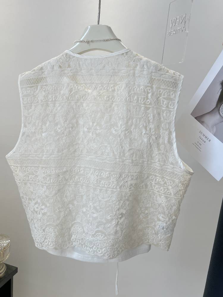 The lacemac girl's 2024 Spring and Summer New Fashion Design Designed to look through the sun and the cuffs of her shirt