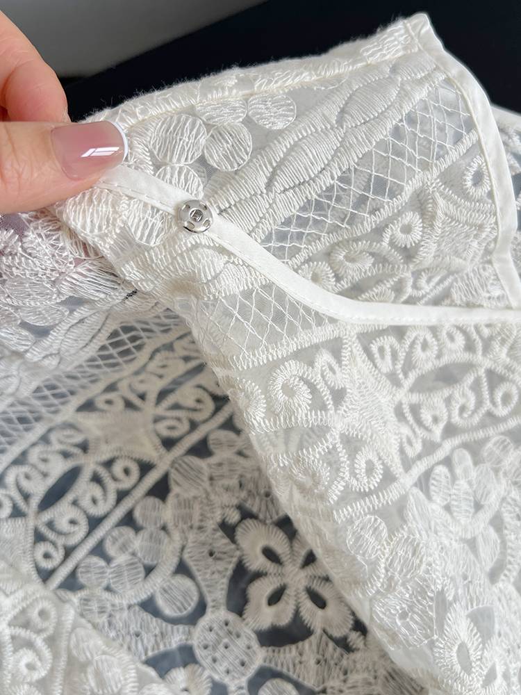 The lacemac girl's 2024 Spring and Summer New Fashion Design Designed to look through the sun and the cuffs of her shirt