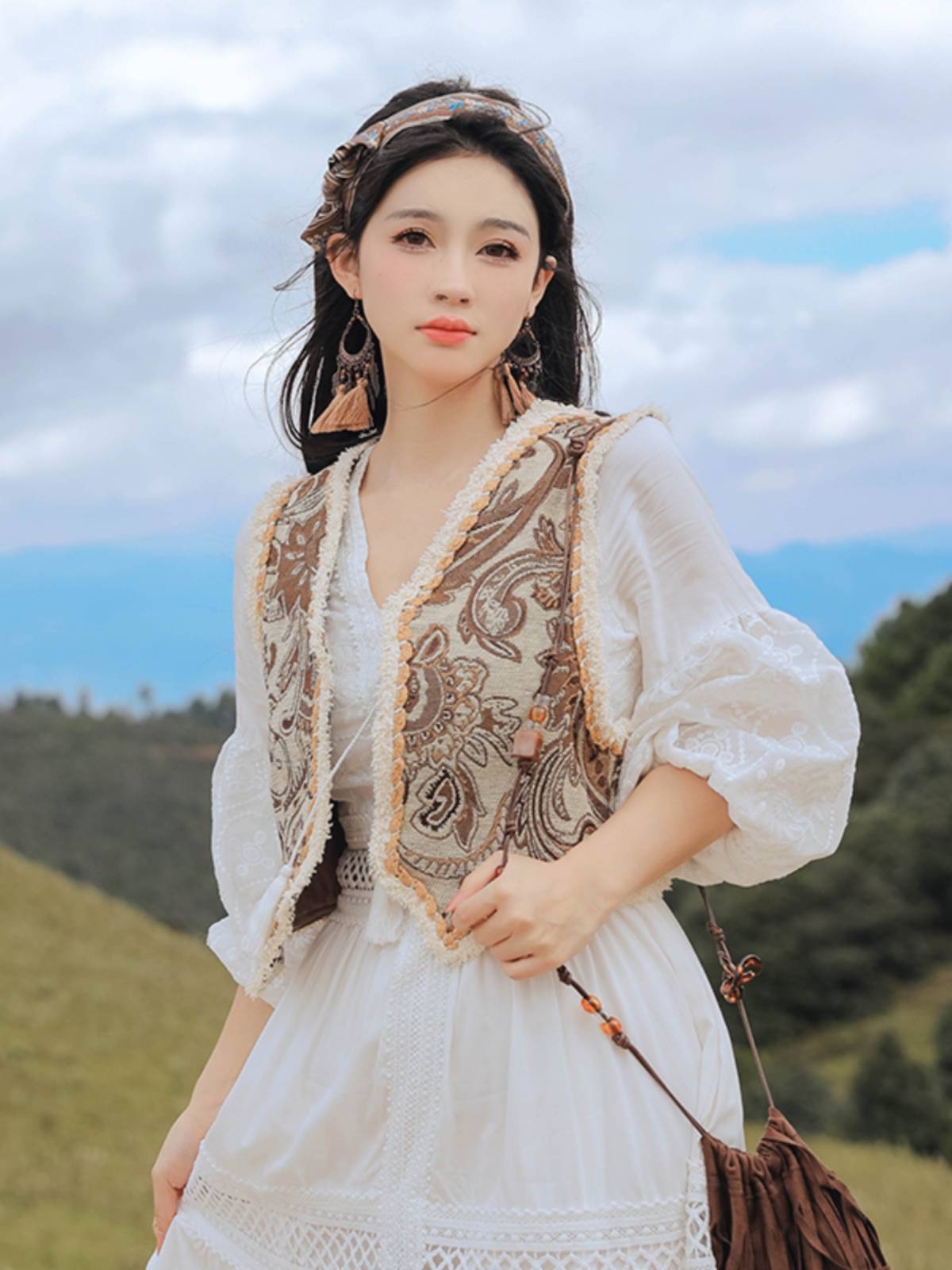 Retro two -color nation -wound -woven biochemical vest female versatile short and big Northwest desert travel wear