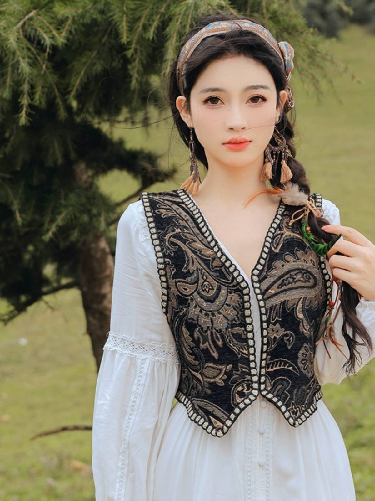Retro two -color nation -wound -woven biochemical vest female versatile short and big Northwest desert travel wear
