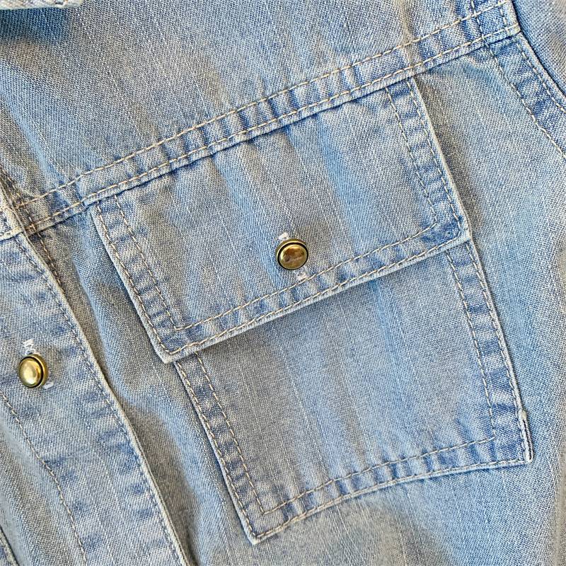 Flying cuffs of cowboy shirts designed for the summer, not to put a short coat on the shoulder vest