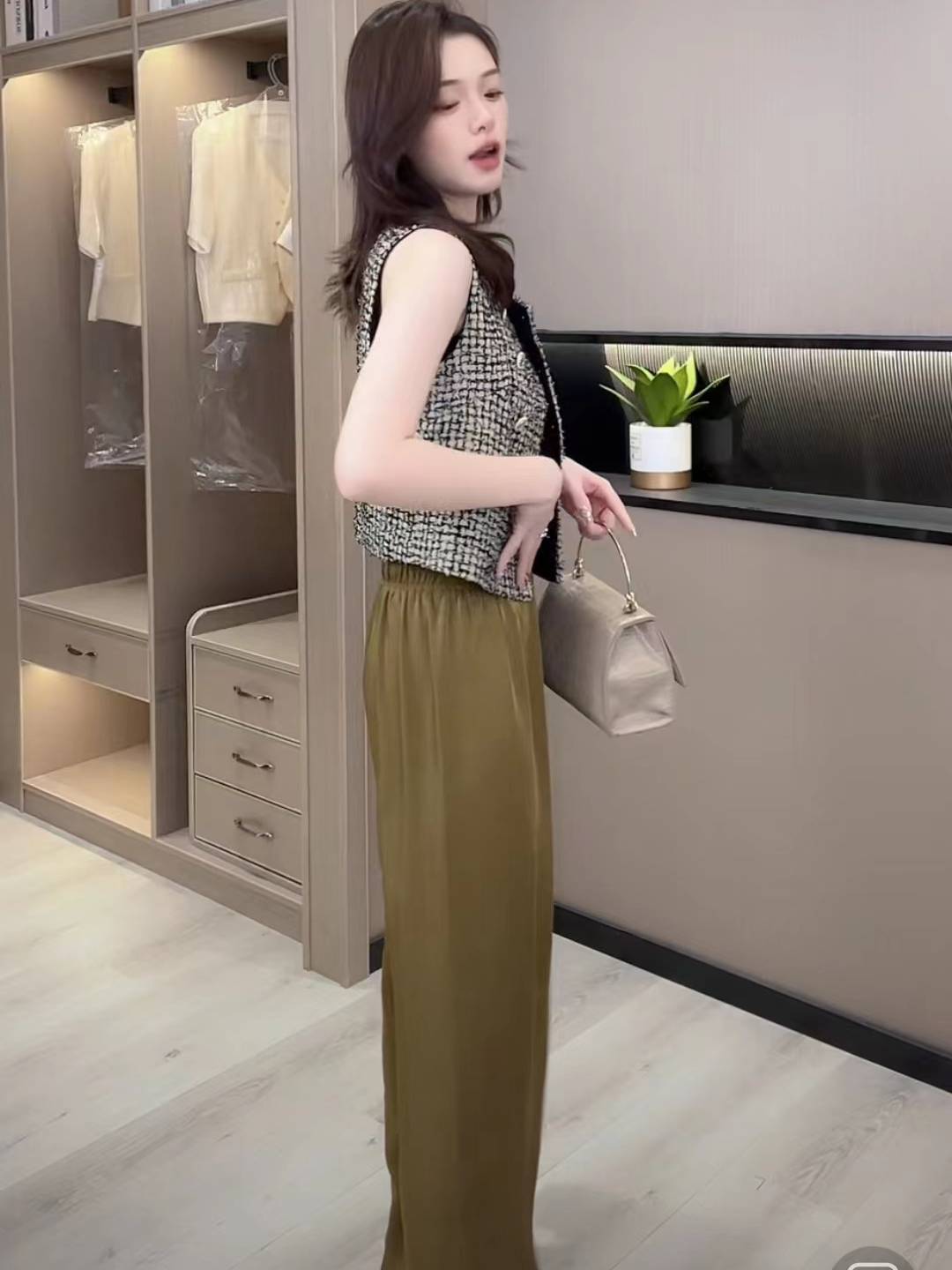 Autumn ladies vest vest fashion outside the horse clip jacket conventional round neck sleeveless and thick flower, Xiaoxiang style