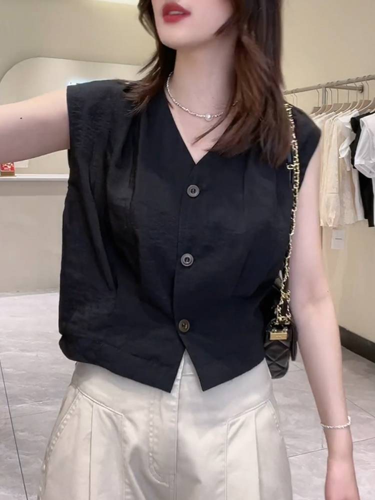 Temperament sleeveless shoulder horses horses horsepa top female summer 2024 new small small loose and thin V -neck shirt
