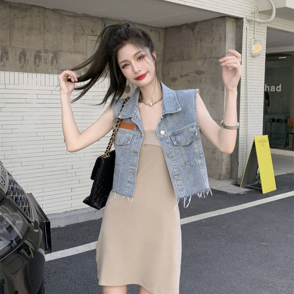 Cowboy Kan shoulder sleeveless vest female European cargo 2024 new versatile design sensor retro horse clip jacket top