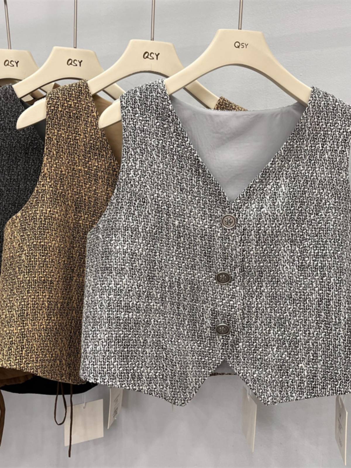 European goods woven small incense breeze sleeveless shoulder horses clip female 2024 summer new high -end sense short vest tide