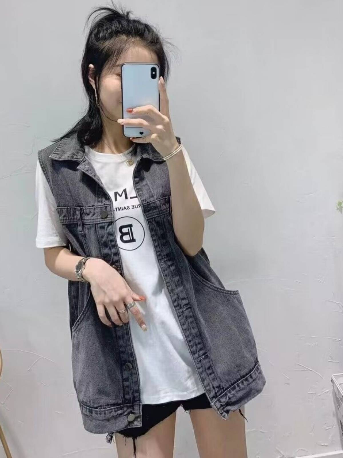 Brand discount Women wearing denim vests sleeveless pocket Big pocket versatile vest BF wind retro shoulder top