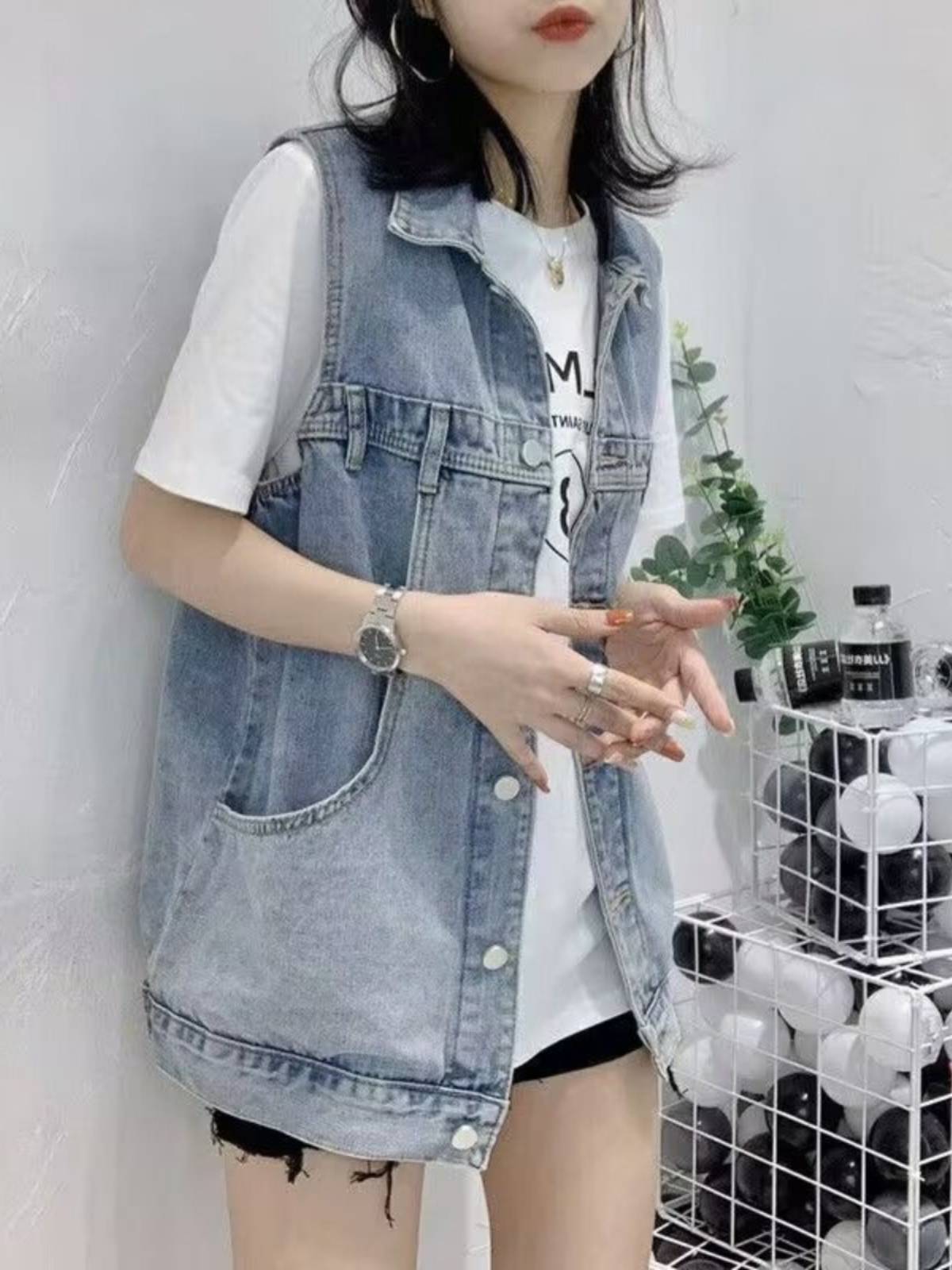 Brand discount Women wearing denim vests sleeveless pocket Big pocket versatile vest BF wind retro shoulder top