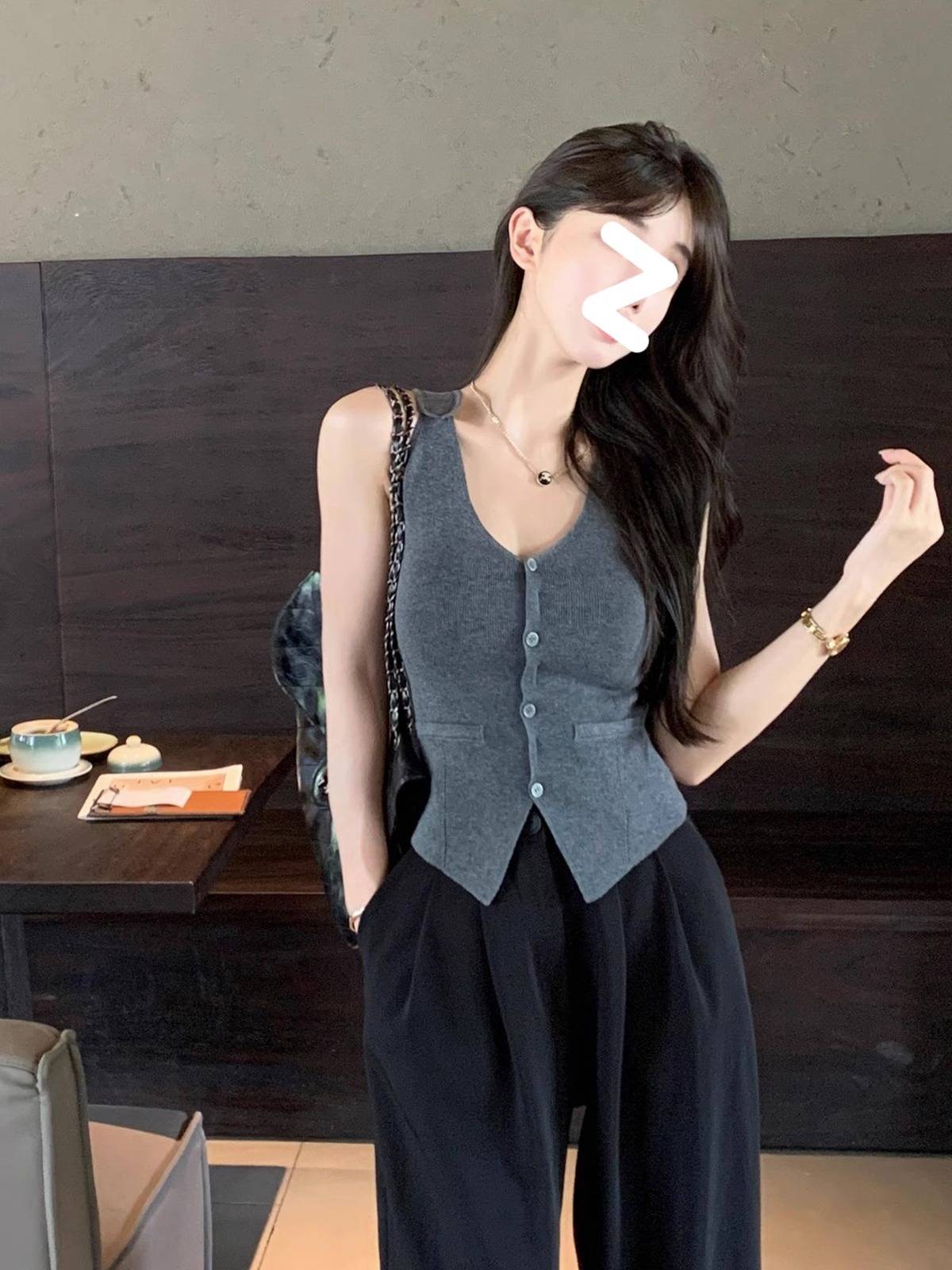 Bargaining sweater deconstructed stitching knitted suit V -neck vest, Yinglun style slim retro vest top girl