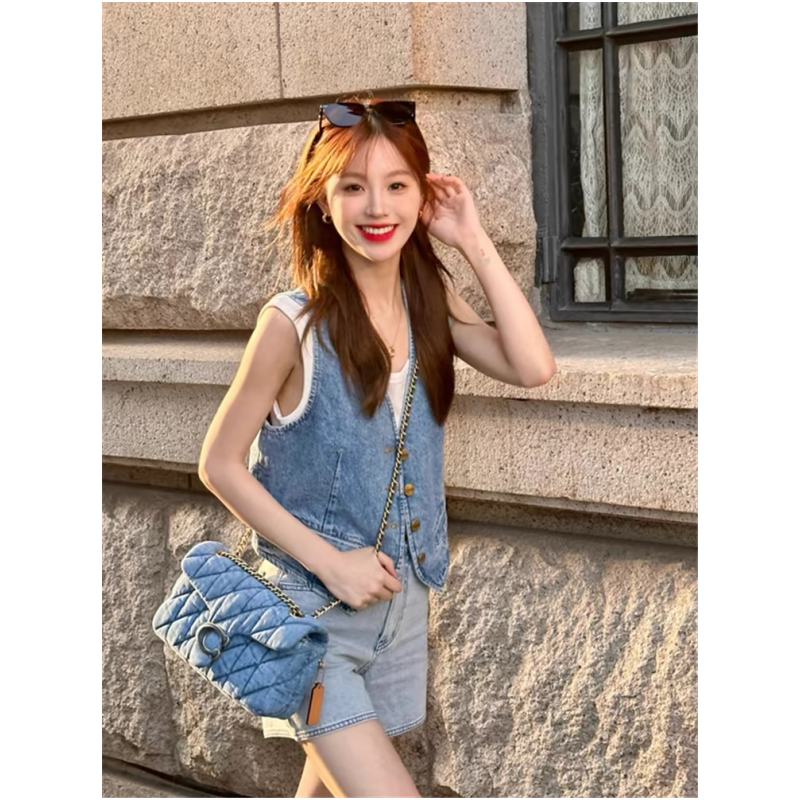Blue-water-free cowboy vest girl with a little fragrance for the summer bonnet suit jacket to wear