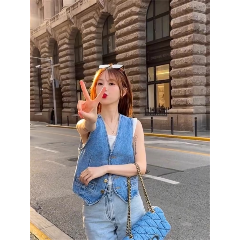 Blue-water-free cowboy vest girl with a little fragrance for the summer bonnet suit jacket to wear